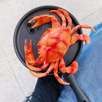 Fulisi TPU кейс за Apple iPhone 13–16 Pro Max — термопластичен, против изпускане, творчески дизайн със тиган и мохнат краб