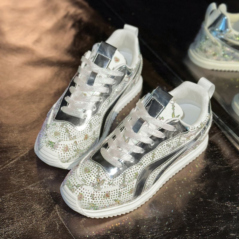 Дамски спортни обувки със кристали, височинно увеличаващ среден ток 3–5 см, PU горна част, гумирана подметка, връзки, мрежеста подплата