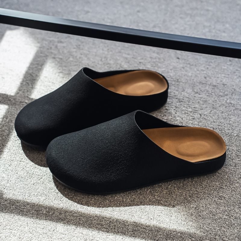 Férfi muleszandál, casual stílus, velúr felsőrész, gumírozott talp, vulkanizált konstrukció