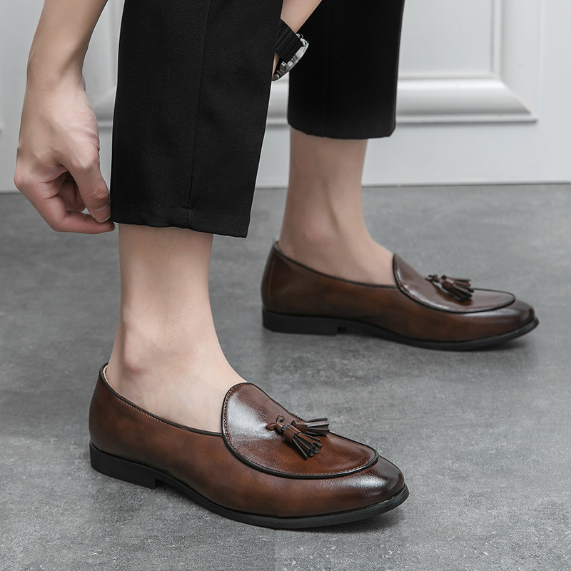 Férfi bőr cipő - Mesterséges bőr felsőrész, hegyes orr, bőr orrtakaró, slip-on zárás