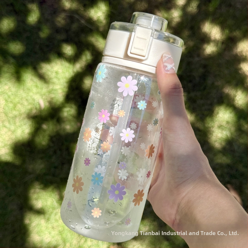 Plastični tumbler za vodu s poklopcem protiv propuštanja, cvjetni uzorak, PC materijal, korejski stil s trakom za nošenje