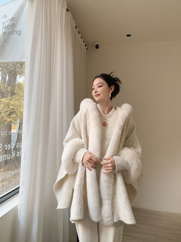 Kaput od corduroya s kapuljom i ovratnikom, lažni umjetno krzno, Rabbit-Hair Blend, slobodan kroj, zimski pleteni