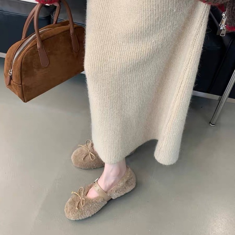 Női pamutcipő kerek orrú, alacsony felső rész, lapos gumitalp, oldalsó cipzár és masni pánt