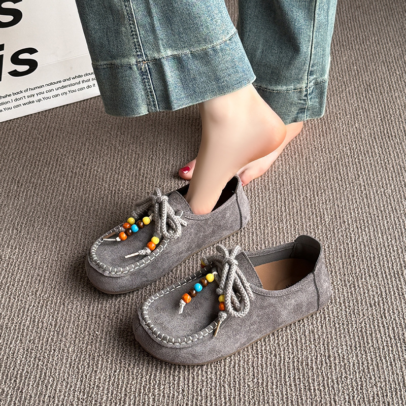 Sieviešu kurpes ar šņorēm stilā brogue, apaļa purngale, nubuk/velūra augšdaļa, 3–6 cm vidēja augstuma papēdis, gumijas zole