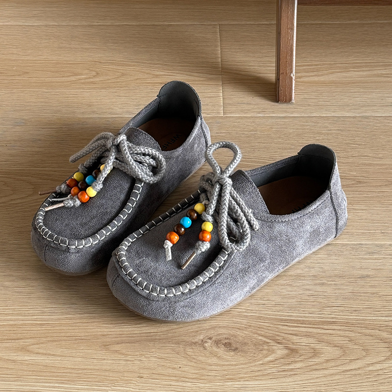 Sieviešu kurpes ar šņorēm stilā brogue, apaļa purngale, nubuk/velūra augšdaļa, 3–6 cm vidēja augstuma papēdis, gumijas zole