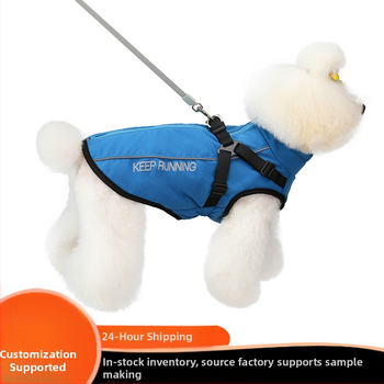 Suņa mētelis no poliestera ar flīsa pildījumu, drukāts dizains, atstarojoša josla un rāvējslēdzējs.