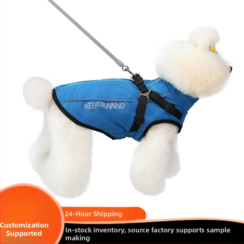 Suņa mētelis no poliestera ar flīsa pildījumu, drukāts dizains, atstarojoša josla un rāvējslēdzējs.