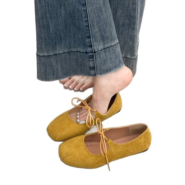 Sieviešu Mary Jane balerīnas ar velūru augšpusi, apaļš purns, zems papēdis 1–3 cm, gumijas zole, mikrošķiedras iekšpuse