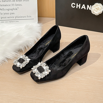 Visoke štikle | kvadratni nos, nubuk gornji dio, debeli pet 3–6 cm, gumena potplata