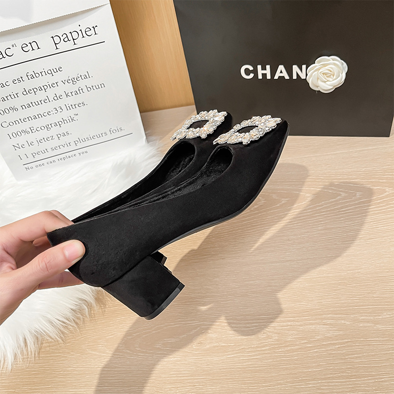 Visoke štikle | kvadratni nos, nubuk gornji dio, debeli pet 3–6 cm, gumena potplata