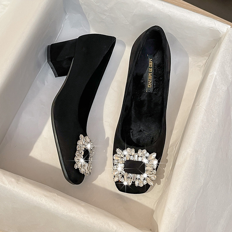 Visoke štikle | kvadratni nos, nubuk gornji dio, debeli pet 3–6 cm, gumena potplata