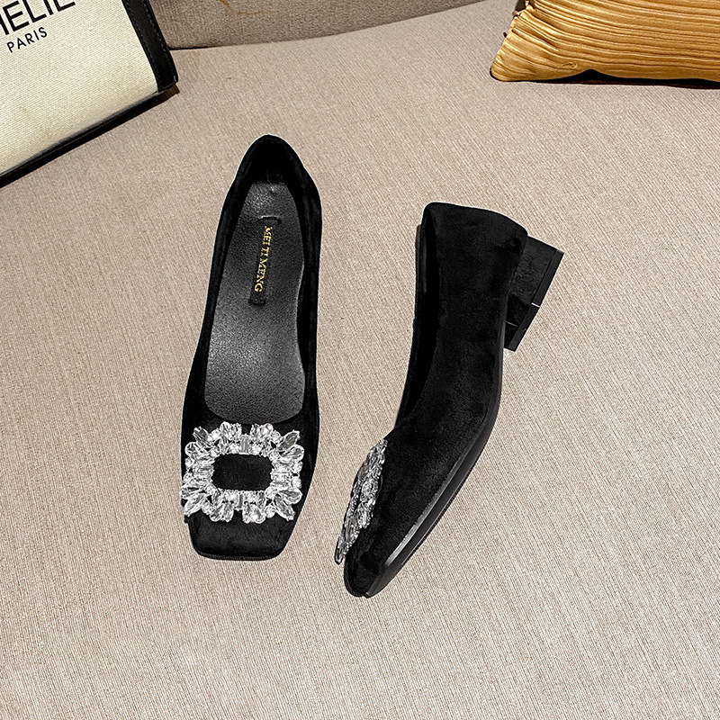 Visoke štikle | kvadratni nos, nubuk gornji dio, debeli pet 3–6 cm, gumena potplata