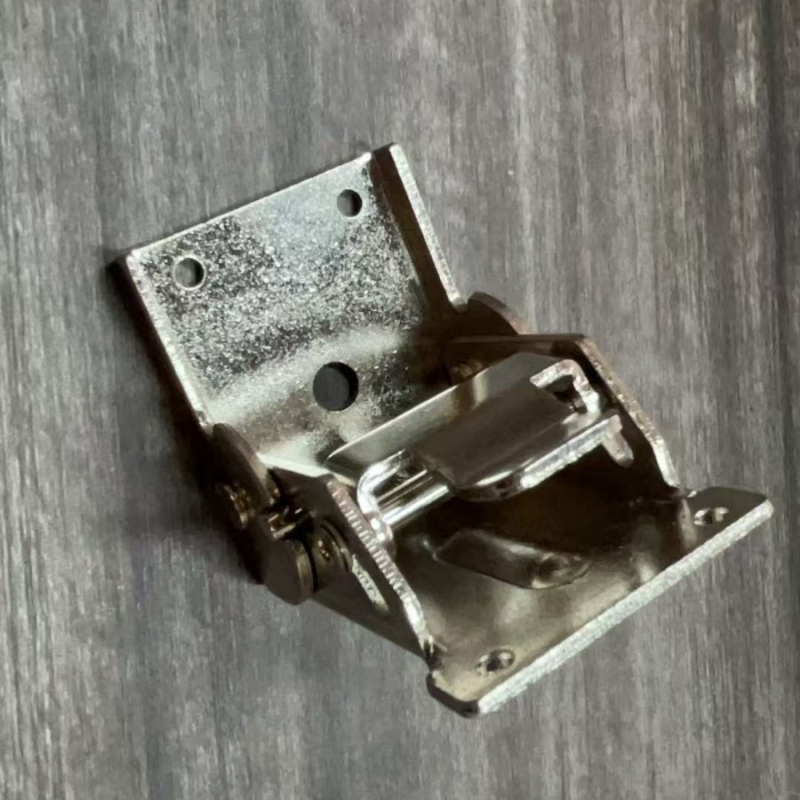 Sklopivi šarnir za spoj nožnog stola od željeza, 90° samouzlakavajući, moderni minimalistički stil (Materijal: Željezo; Obrada: Elektroplakiranje; Tip: Sklopivi šarnir)