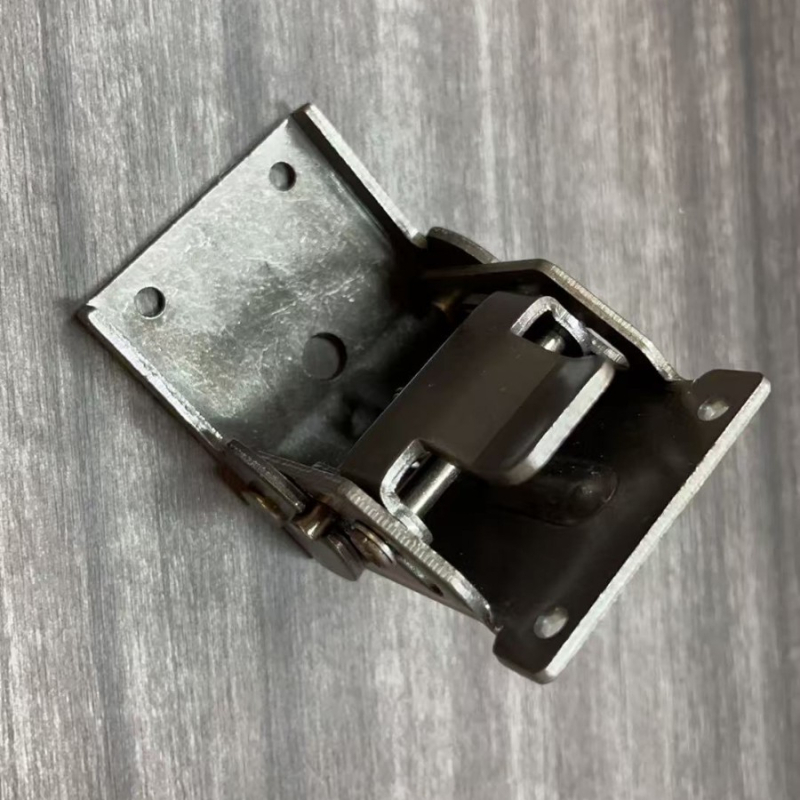 Sklopivi šarnir za spoj nožnog stola od željeza, 90° samouzlakavajući, moderni minimalistički stil (Materijal: Željezo; Obrada: Elektroplakiranje; Tip: Sklopivi šarnir)