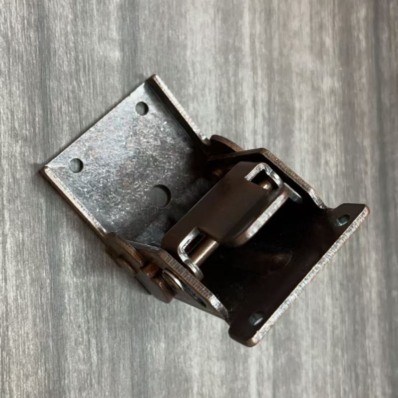 Sklopivi šarnir za spoj nožnog stola od željeza, 90° samouzlakavajući, moderni minimalistički stil (Materijal: Željezo; Obrada: Elektroplakiranje; Tip: Sklopivi šarnir)