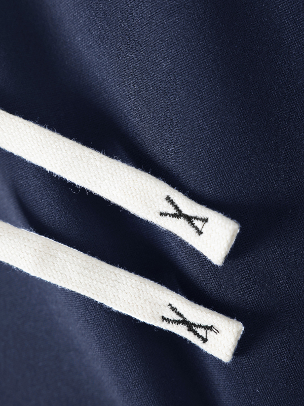 Férfi bokán végződő nadrág, lazán szabott, 9/10 hossz, középső derék, kötőzáras zárás