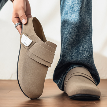 Toe Cap Slip-On cipő — velúr felsőrész, gumi talp, ragasztott konstrukció, hétköznapi stílus