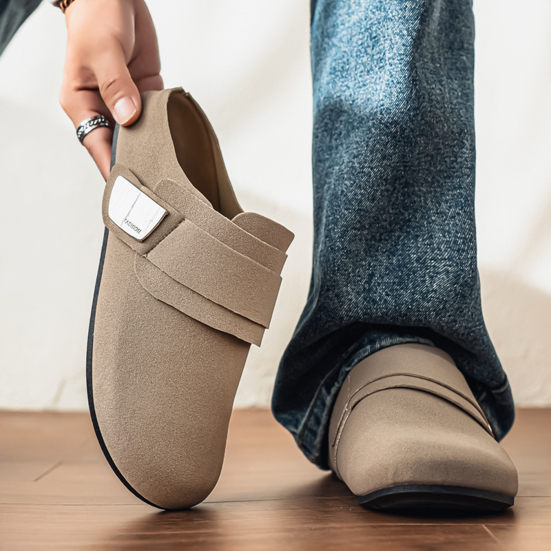 Toe Cap Slip-On cipő — velúr felsőrész, gumi talp, ragasztott konstrukció, hétköznapi stílus