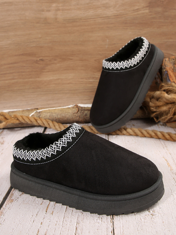 Női téli csizma vastag talppal, velúr felsőrész, gumírozott külső talp, kerek orr, belső műszőrme bélelt