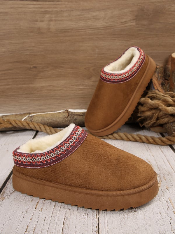 Női téli csizma vastag talppal, velúr felsőrész, gumírozott külső talp, kerek orr, belső műszőrme bélelt