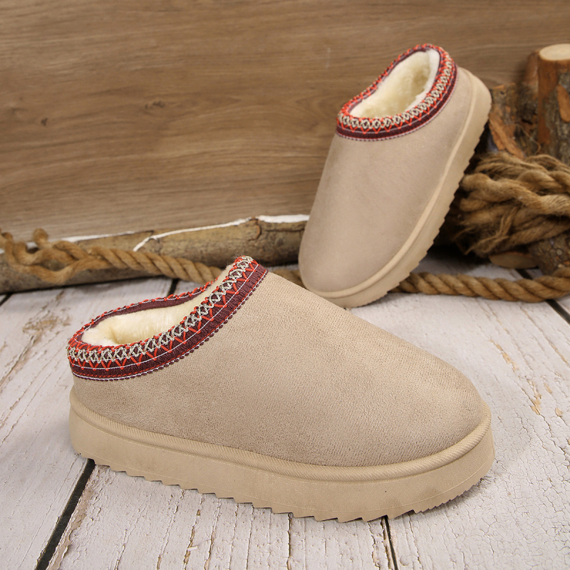 Női téli csizma vastag talppal, velúr felsőrész, gumírozott külső talp, kerek orr, belső műszőrme bélelt