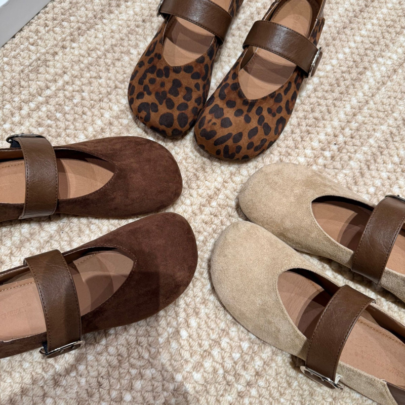 Mule din velur cu imprimeu leopard, curea cu cataramă, vârf rotund, toc mic, talpă din cauciuc