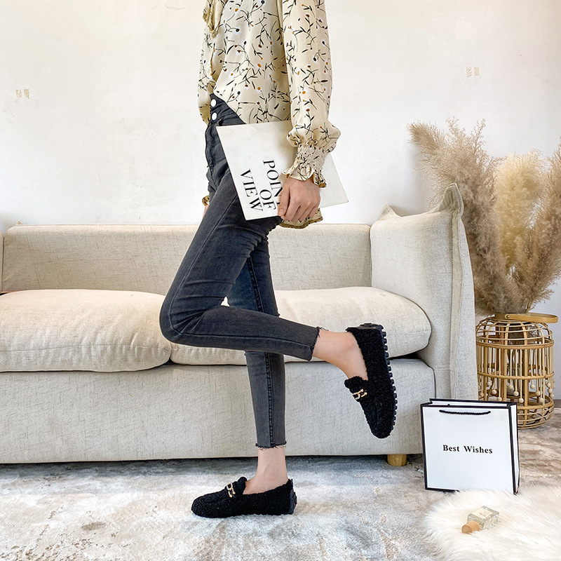 Női vastag talpú mokaszín báránybőr szőrzettel, slip-on, plüss bélés, gumírozott talp, téli–tavaszi–ősszi viselet