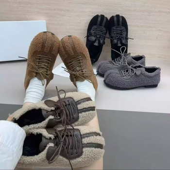 Λοφέρ με ρίγες, επάνω μέρος από δέρμα αγελάδας υψηλής ποιότητας, σόλα από καουτσούκ, ύψος τακουνιού 6–8 εκ.