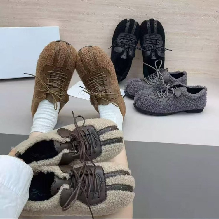 Λοφέρ με ρίγες, επάνω μέρος από δέρμα αγελάδας υψηλής ποιότητας, σόλα από καουτσούκ, ύψος τακουνιού 6–8 εκ.