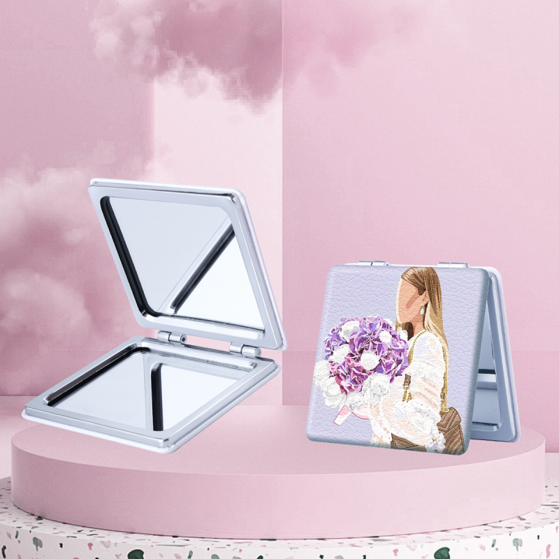 Oglindă de makeup pliabilă, portabilă, din seria Women's World, design desen animat; ramă din PU piele/PS/PVC; material complet PU piele, oțel inoxidabil, sticlă PC; imprimare logo și personalizare.
