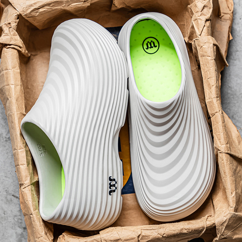 Szakács cipő, EVA felső rész és talp, kerek orr, középső sarok 3-5 cm, pamut bélés