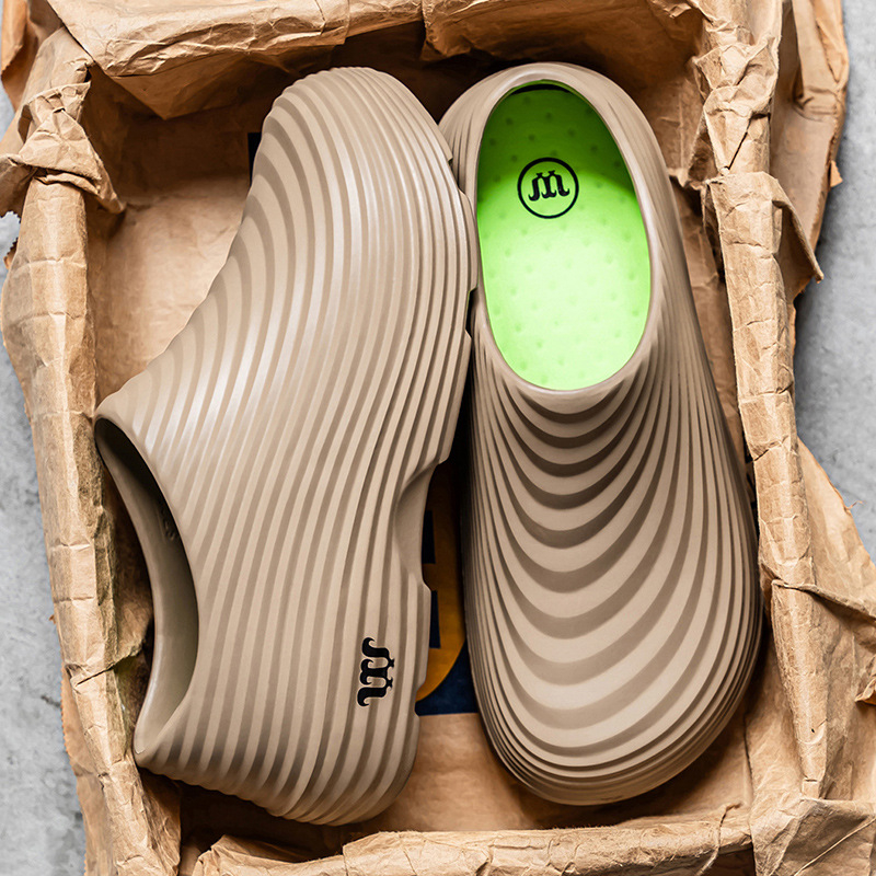 Szakács cipő, EVA felső rész és talp, kerek orr, középső sarok 3-5 cm, pamut bélés