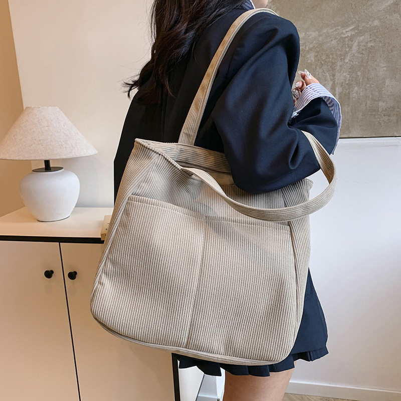 Auduma tote soma ar pilsētas minimalistisku stilu, rāvējslēdzējs, poliesteres iekšpuse, horizontāla kvadrāta forma, iekšējā rāvējslēdzēja kabata (Ziemā 2024)