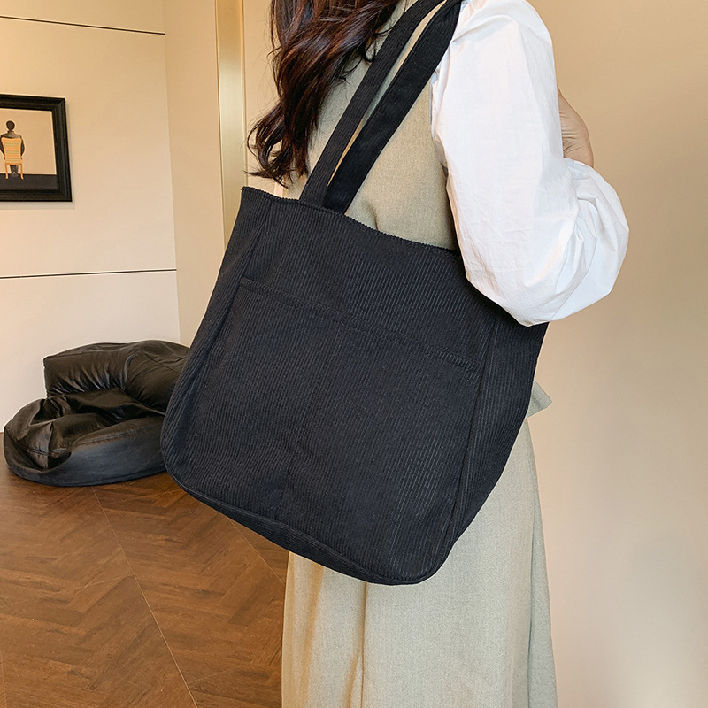 Auduma tote soma ar pilsētas minimalistisku stilu, rāvējslēdzējs, poliesteres iekšpuse, horizontāla kvadrāta forma, iekšējā rāvējslēdzēja kabata (Ziemā 2024)