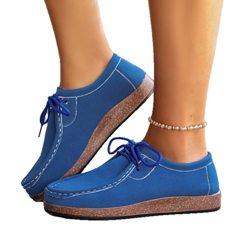 Női mokazin velúr felsőrésszel, elöl fűzővel, kerek orr, alacsony talp, gumitalp