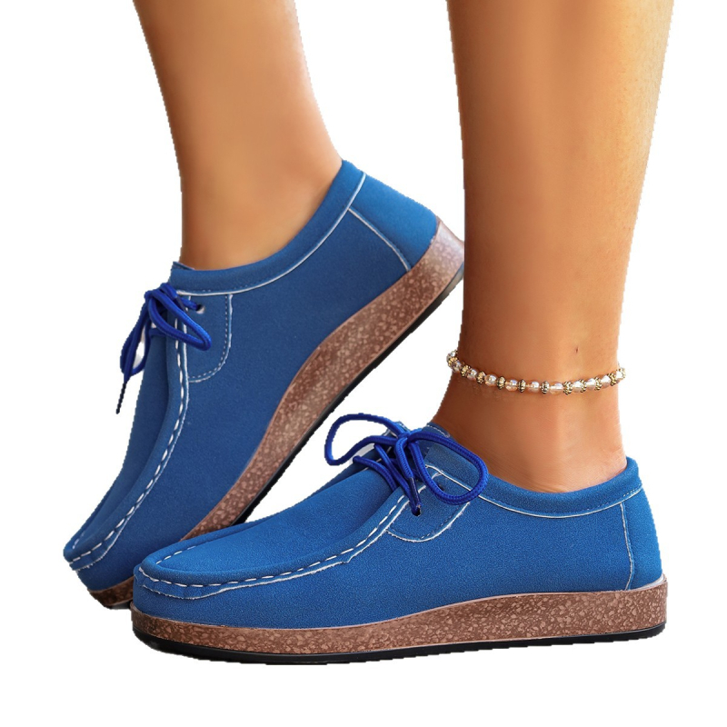 Női mokazin velúr felsőrésszel, elöl fűzővel, kerek orr, alacsony talp, gumitalp