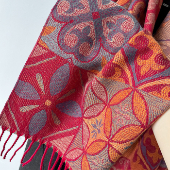 Ziemas šalle ar jacquard audumu, warp knitting tehnika, poliester šķiedra, siltuma saglabāšana