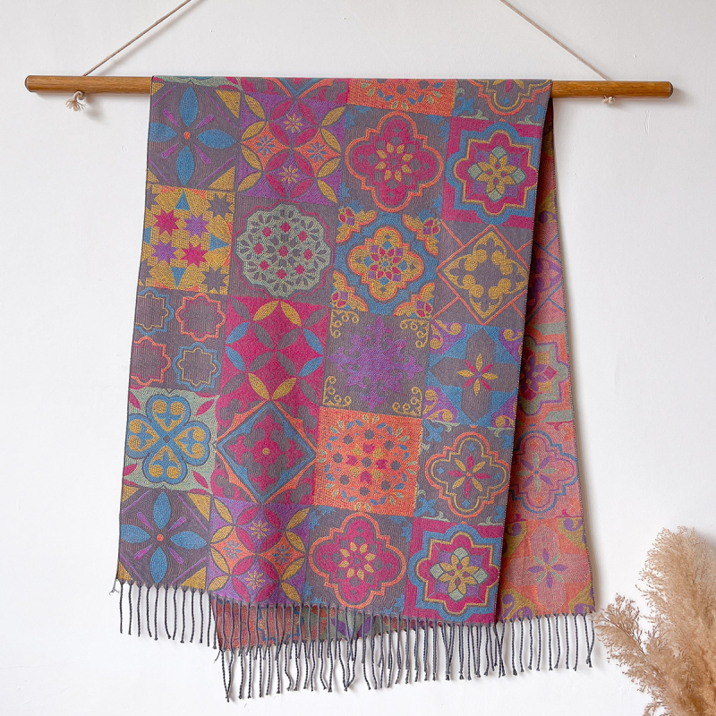 Ziemas šalle ar jacquard audumu, warp knitting tehnika, poliester šķiedra, siltuma saglabāšana