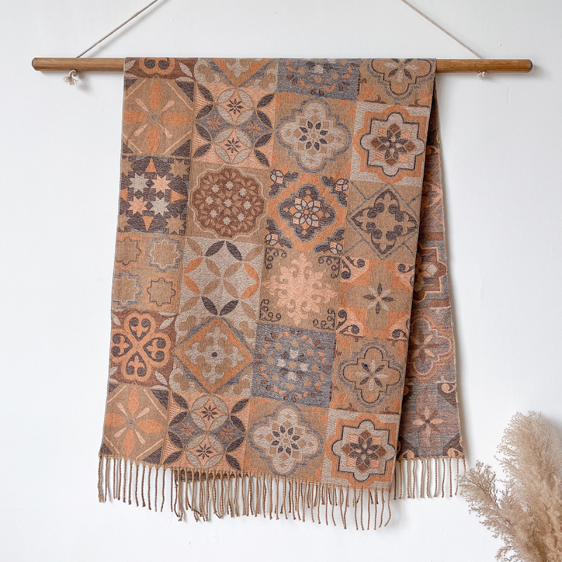 Ziemas šalle ar jacquard audumu, warp knitting tehnika, poliester šķiedra, siltuma saglabāšana