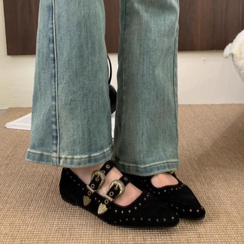 Ženske cipele s oštrim nosom i skrivenim podizanjem visine, PU gornji dio, PU uložak, Slip-On, nizak mačji pet (PU gornji; PU uložak; Slip-On; niski pet; srednje otvaranje)