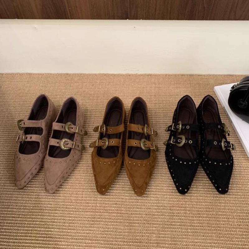 Ženske cipele s oštrim nosom i skrivenim podizanjem visine, PU gornji dio, PU uložak, Slip-On, nizak mačji pet (PU gornji; PU uložak; Slip-On; niski pet; srednje otvaranje)