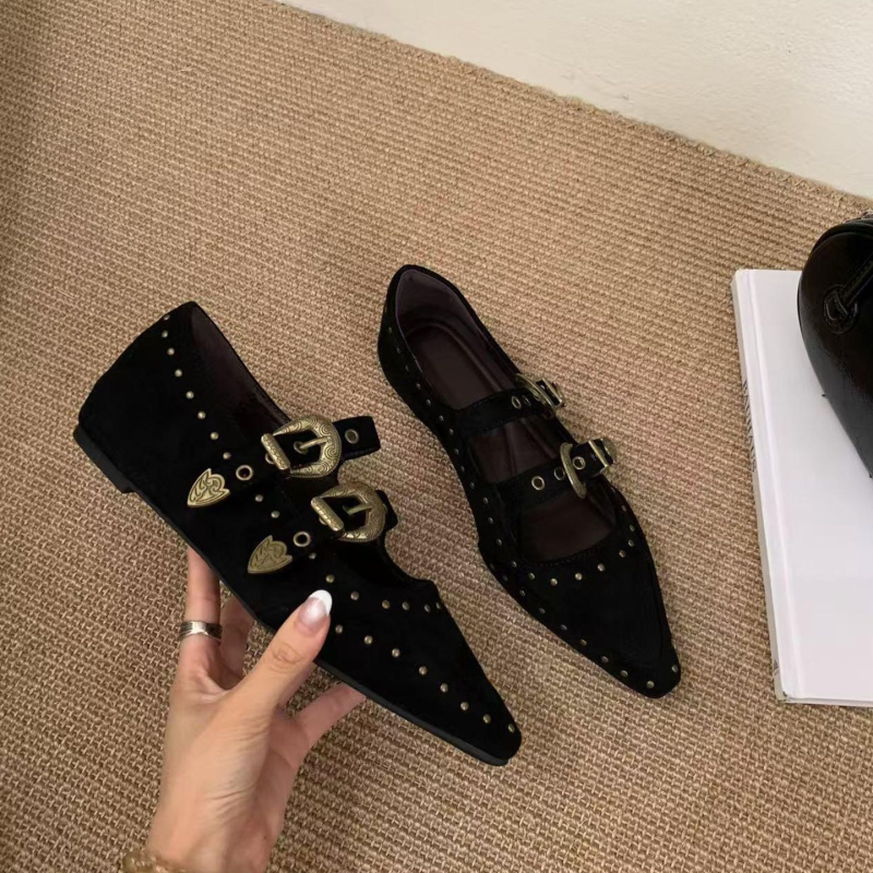 Ženske cipele s oštrim nosom i skrivenim podizanjem visine, PU gornji dio, PU uložak, Slip-On, nizak mačji pet (PU gornji; PU uložak; Slip-On; niski pet; srednje otvaranje)