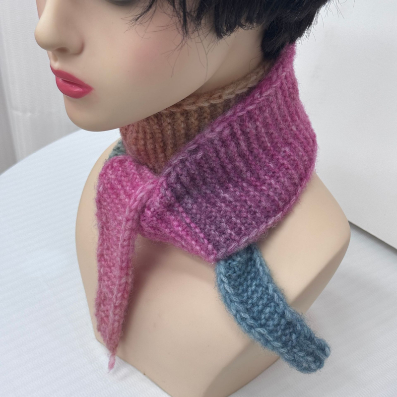 Akrila šalle ar warp-knit šuvēm ziemas siltumam, personības tendences stils, uzsākts 2025. gada rudenī