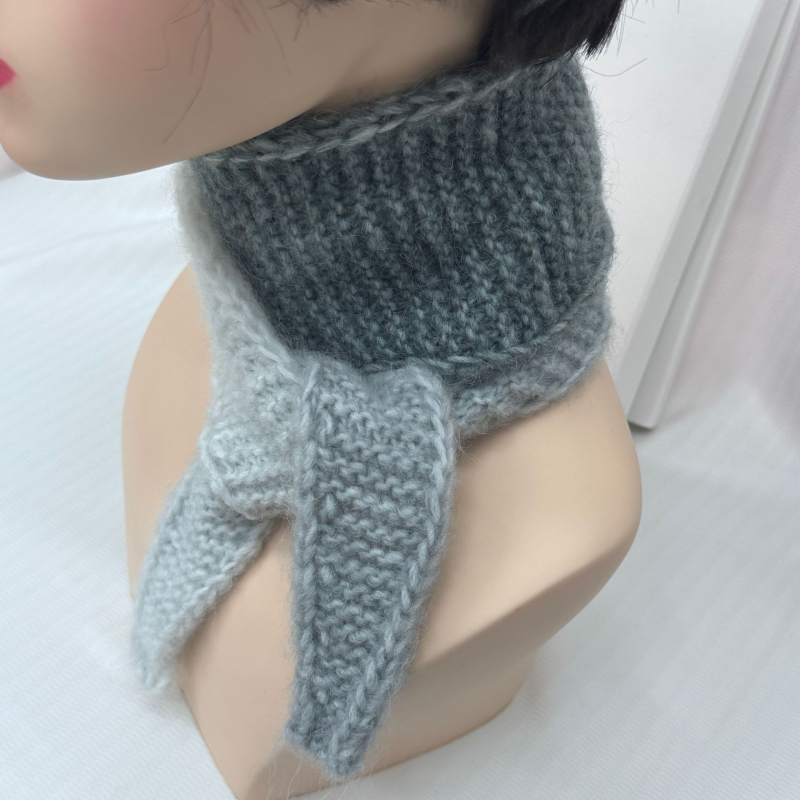Akrila šalle ar warp-knit šuvēm ziemas siltumam, personības tendences stils, uzsākts 2025. gada rudenī