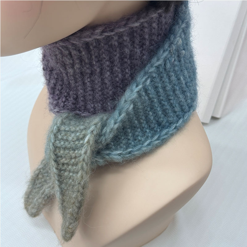 Akrila šalle ar warp-knit šuvēm ziemas siltumam, personības tendences stils, uzsākts 2025. gada rudenī