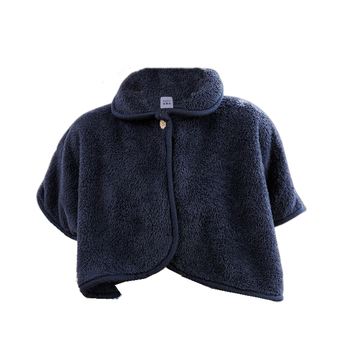 Šalles-pelerīna no jēra vilnas rudens–ziemas siltumam, vienkrāsains raksts, warp adīts audums, saglabā siltumu