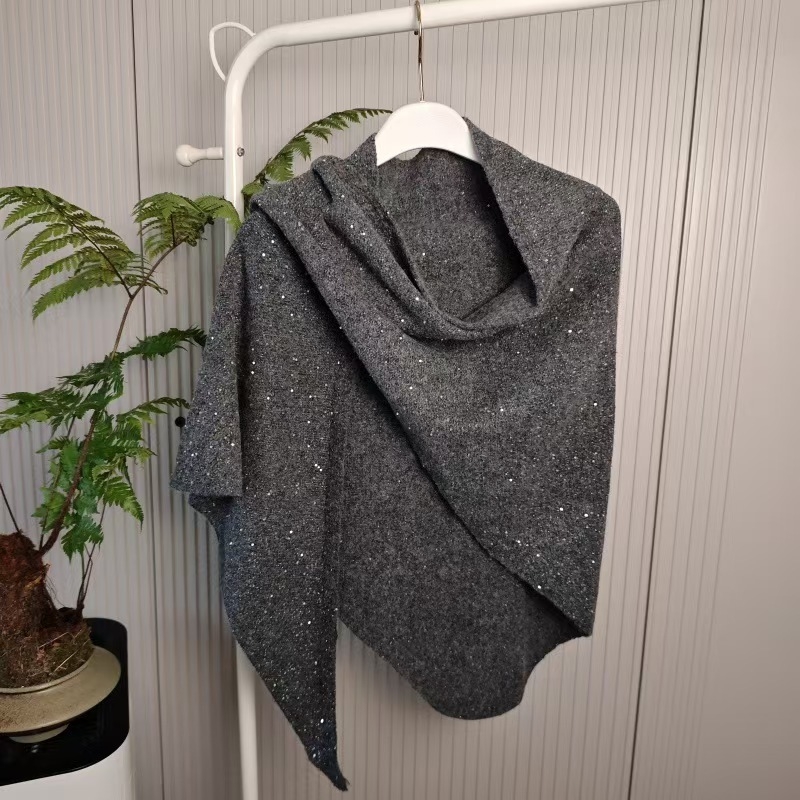 Trikampis šalikas iš vilnos mišinio, warp mezgimas, vienodas raštas, žiemos sezonas