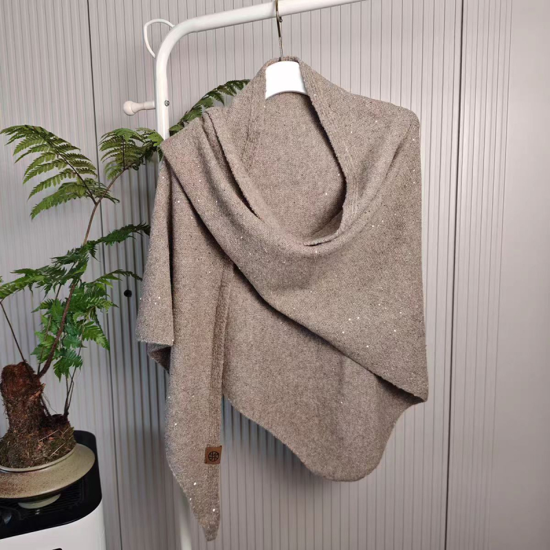 Trikampis šalikas iš vilnos mišinio, warp mezgimas, vienodas raštas, žiemos sezonas