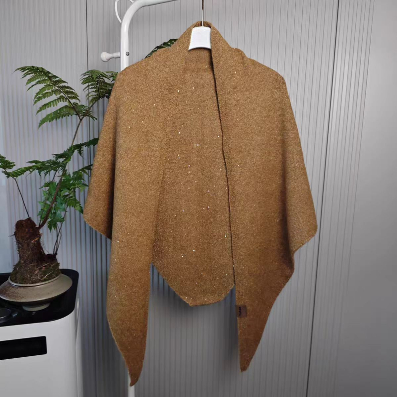 Trikampis šalikas iš vilnos mišinio, warp mezgimas, vienodas raštas, žiemos sezonas