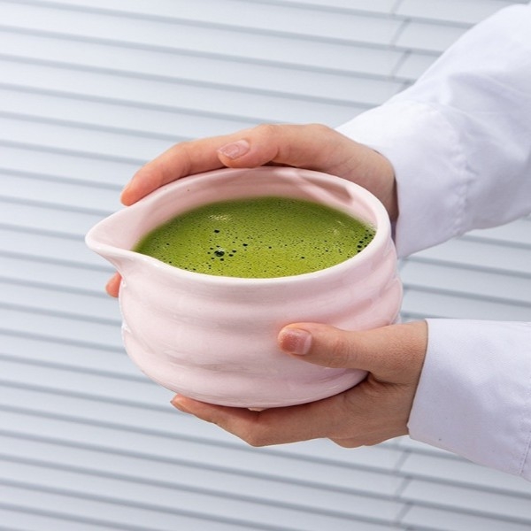 Keramički set za matcha čaj s tiskom logotipa Pottery, pakiran u papirnatu kutiju